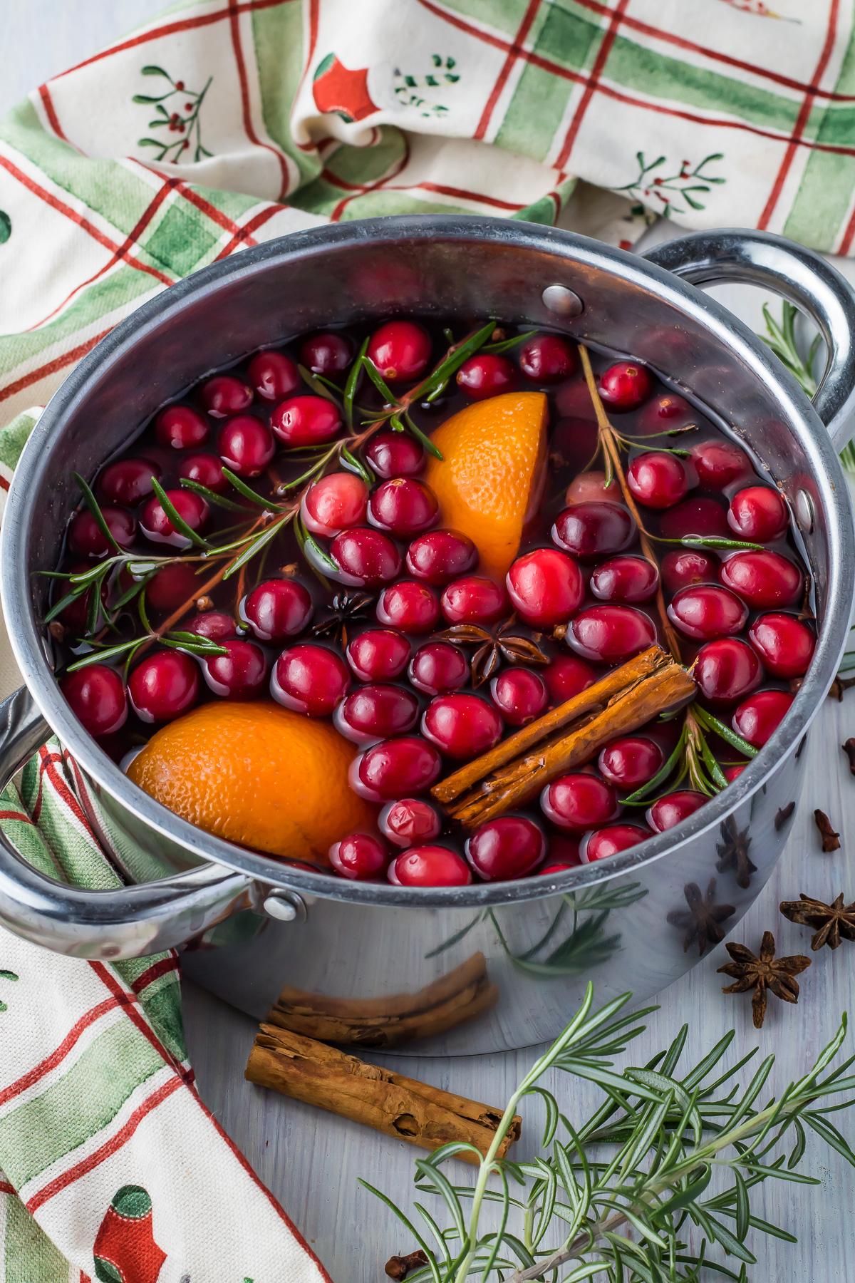 Christmas Simmer Pot with Cardamom and Ginger