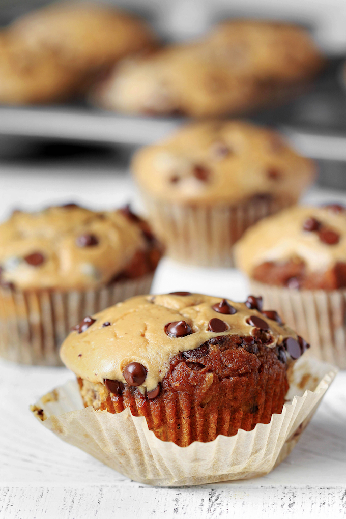 Perfectly Spiced Pumpkin Cheesecake Muffins with Creamy Filling