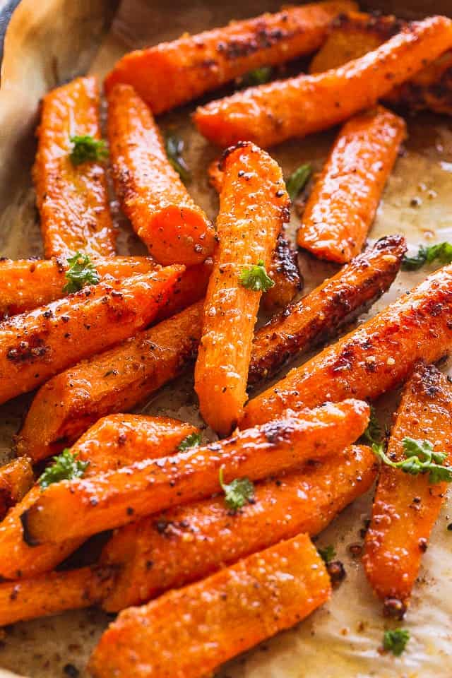  Garlic-Parmesan Roasted Carrots