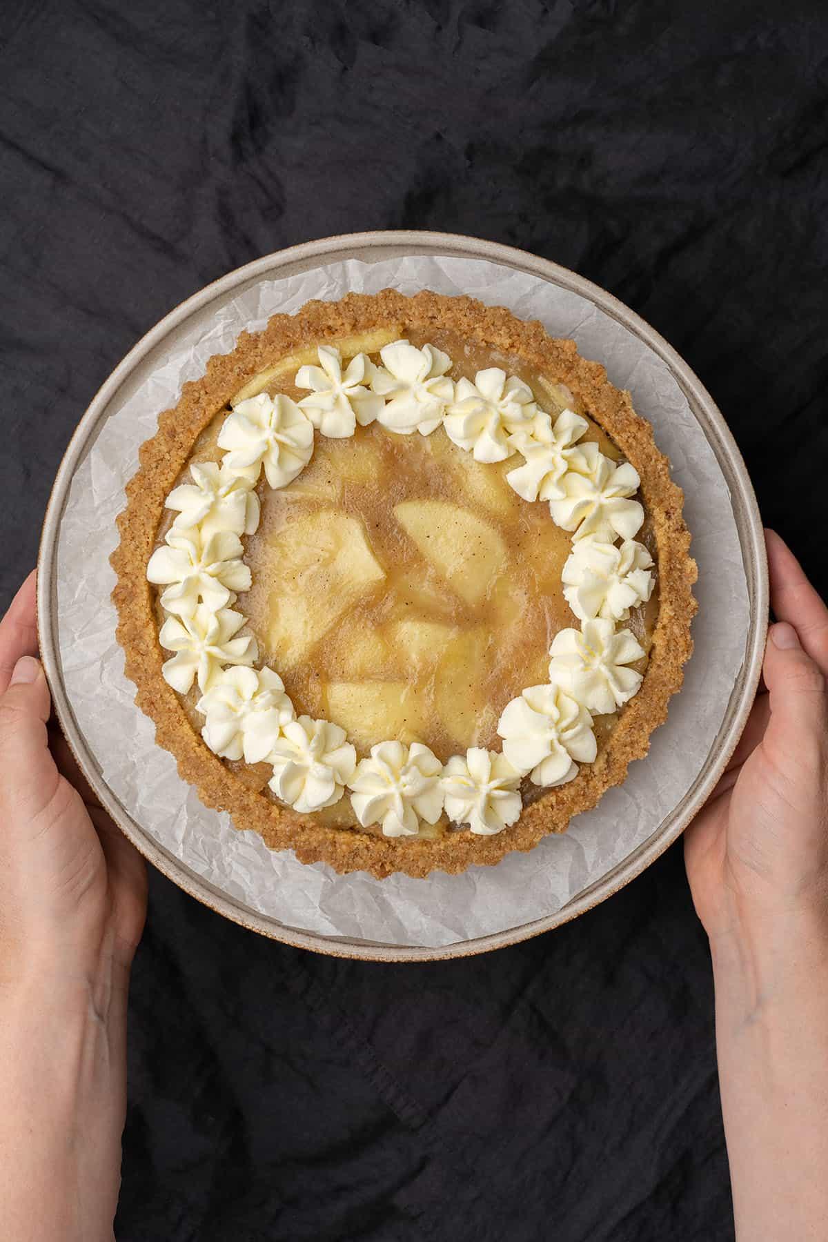 Apple Pie with Graham Cracker Crust: A Twist on a Classic