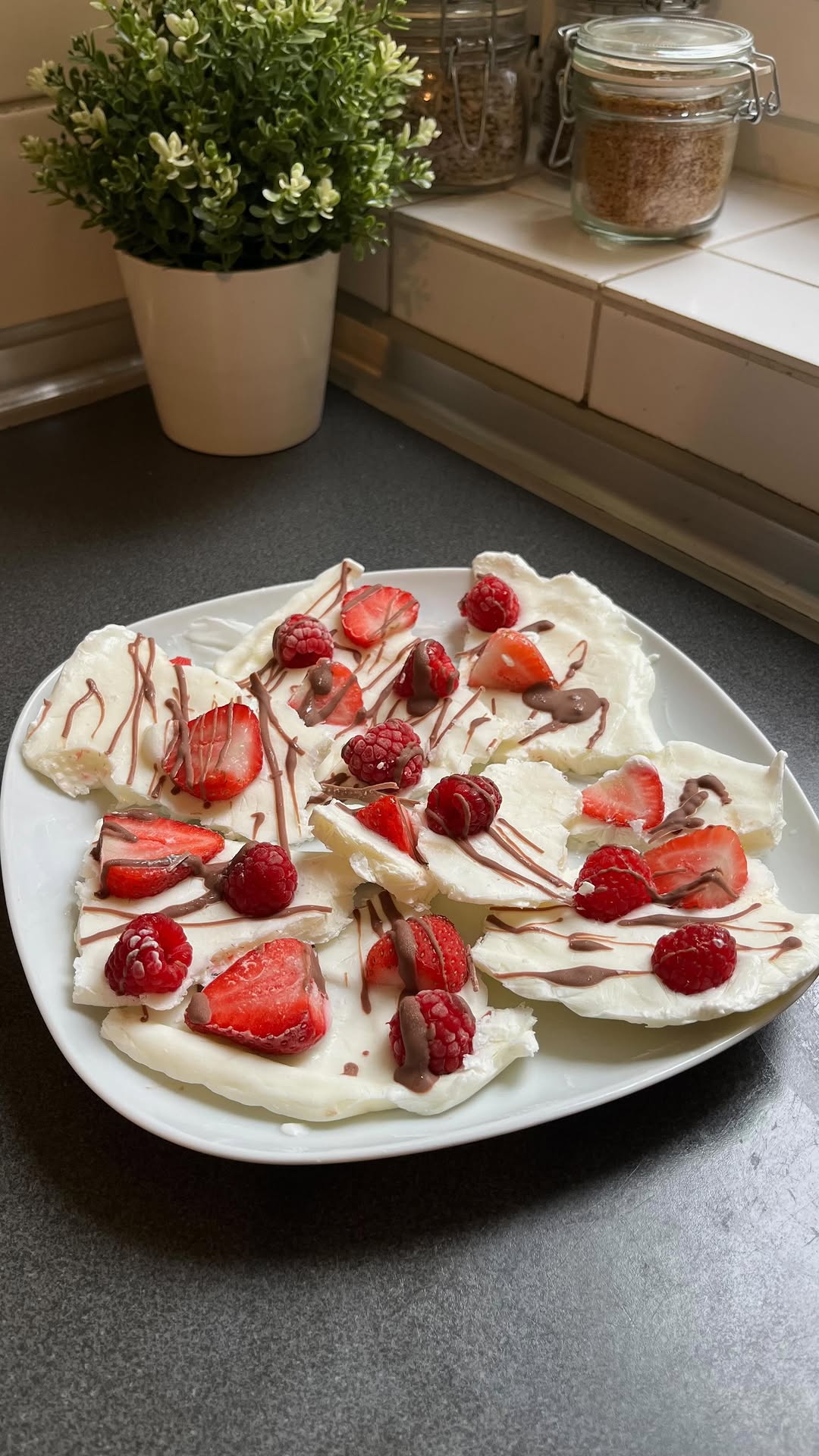 Berry Bark With a Chocolate Kiss