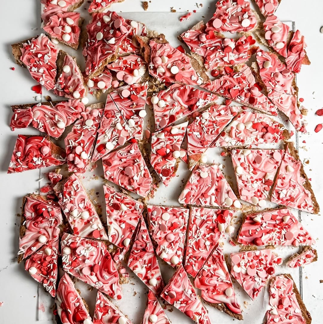 Holiday Snack Break With Pink Swirls